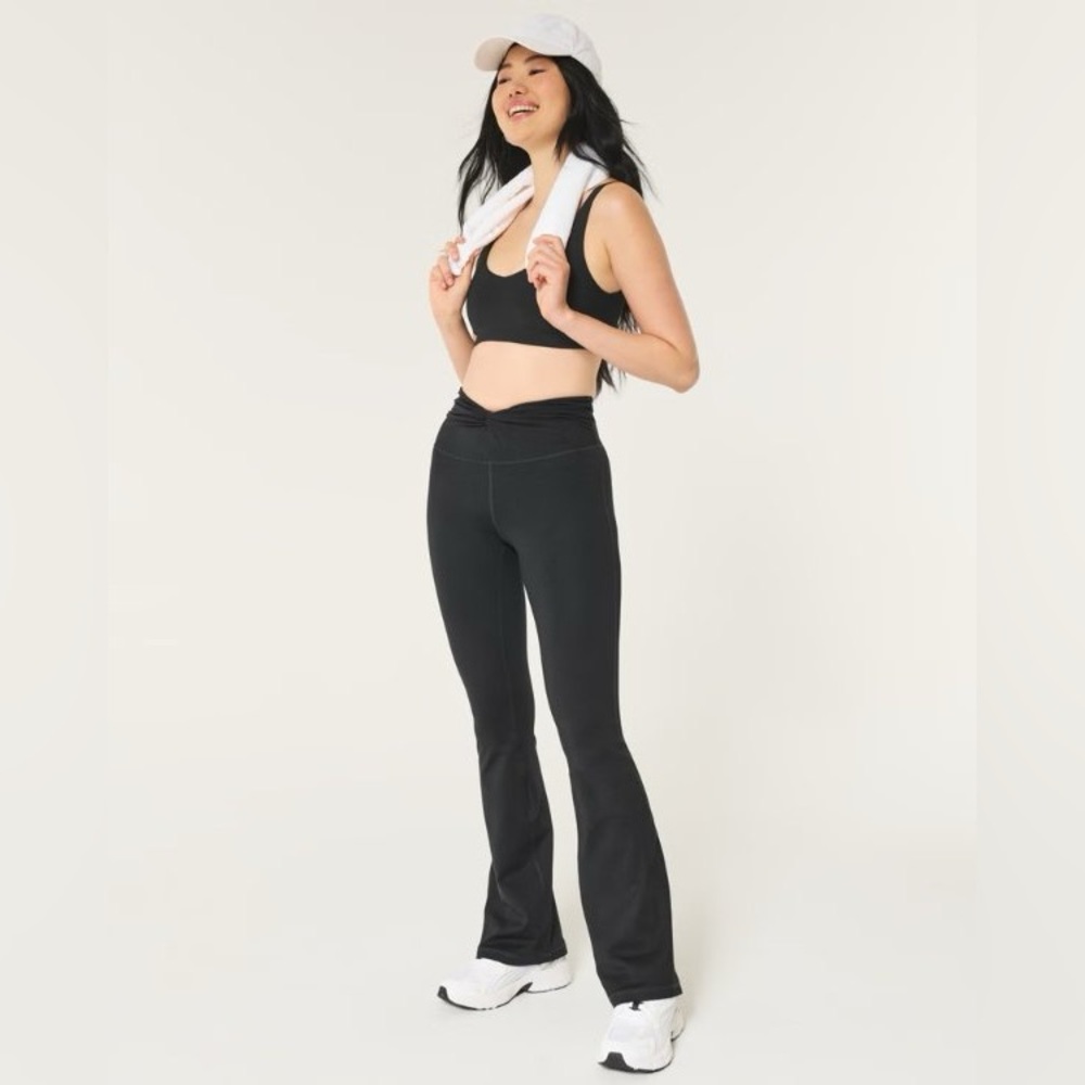 GILLY HICKS BLACK ACTIVE RECHARGE TWIST-FRONT FLARE LEGGINGS; Size XS Short